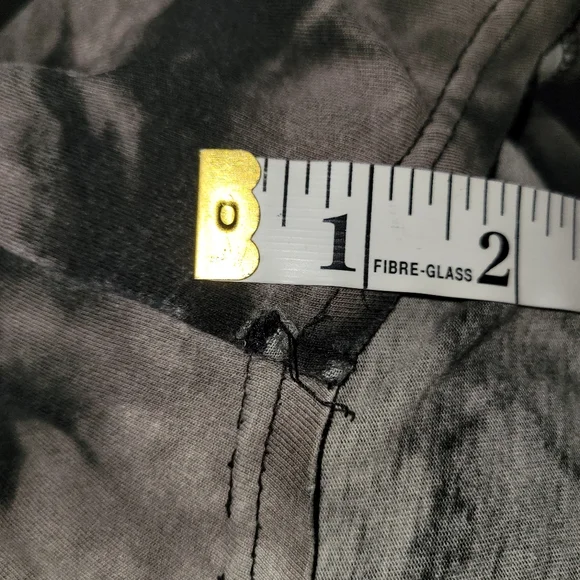 Hollister Black and Gray Curved Hem Tee - Picture 5 of 6